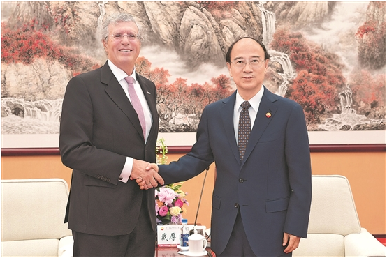 中国石油集团董事长戴厚良会见世界石油理事会主席佩德罗