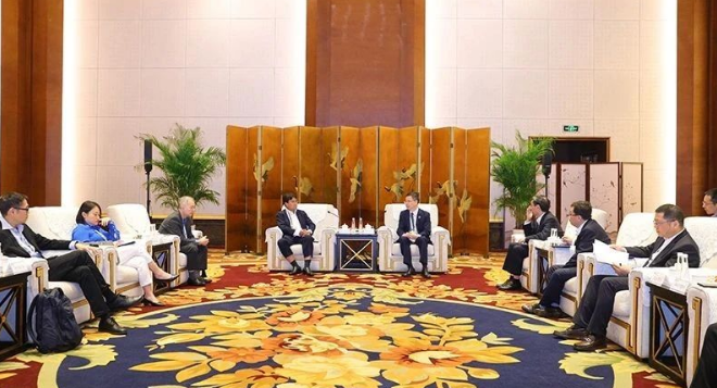 中国电建国际陈观福与沙捞越能源公司首席执行官沙比尼·苏海利举行会谈