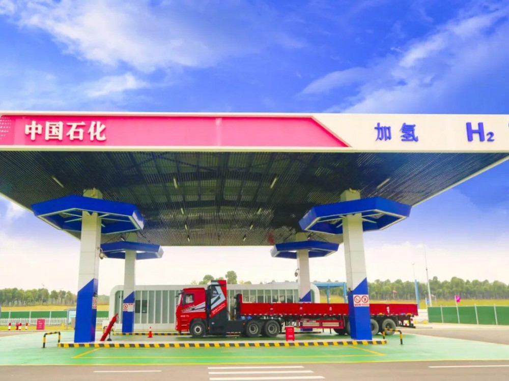 中国石化镇海炼化加氢站助力浙江宁波氢能源公交车运行