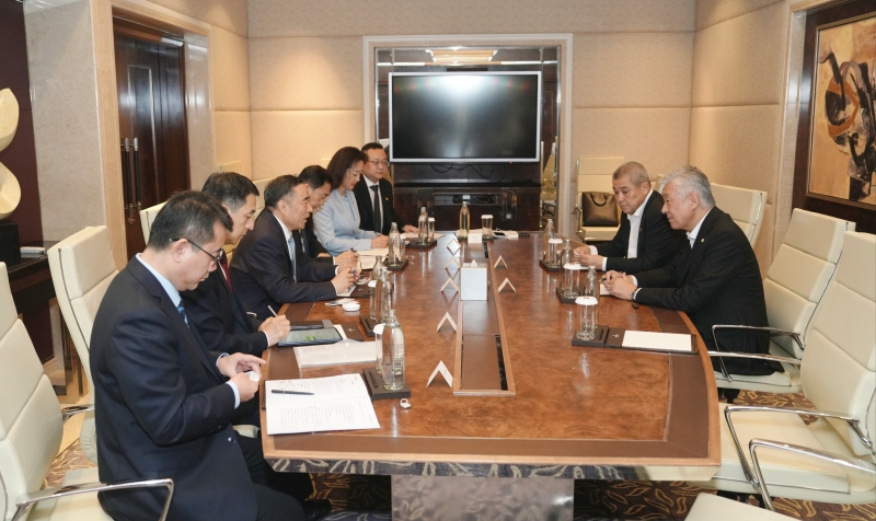 宋海良与马中商务理事会主席卢成全会谈