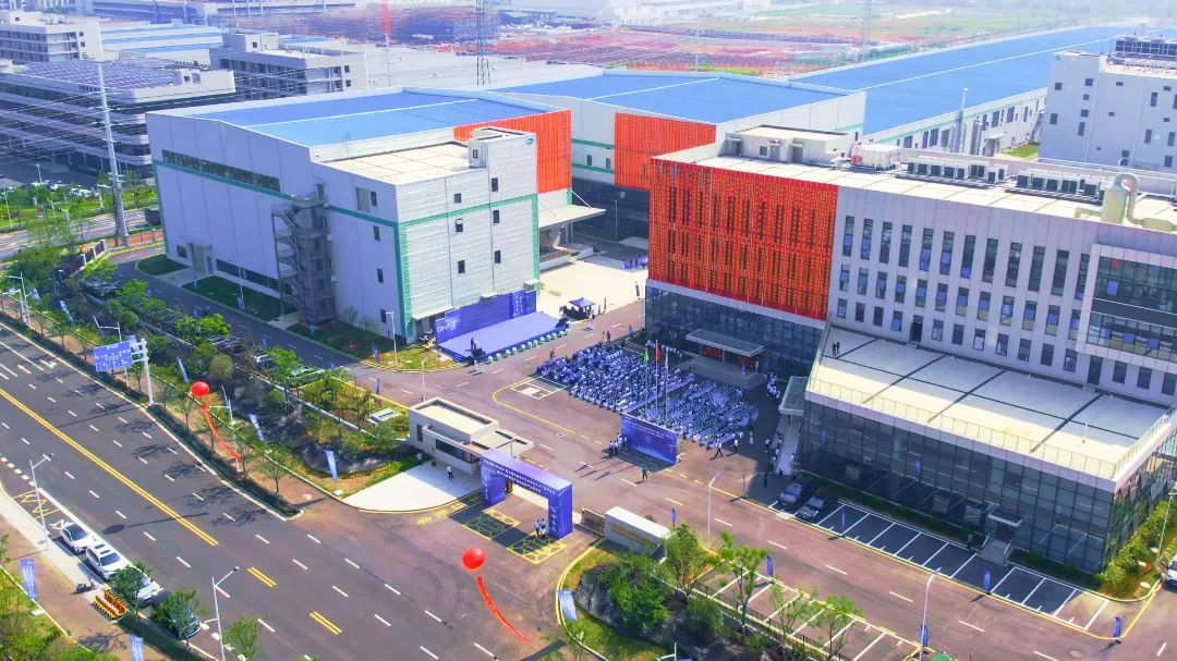 青钠科技10GWh一期大圆柱钠电池智能化工厂投产