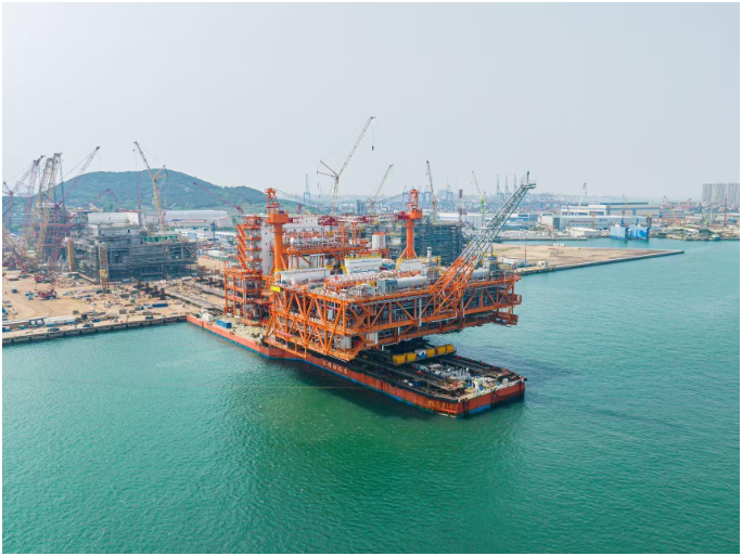 中国渤海最大海上油气平台完工起运