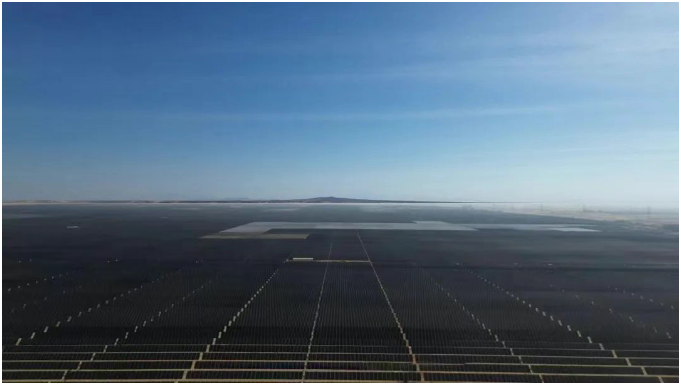 中国能建总承包建设的中东最大光伏项目实现2.6GW全容量商业运行
