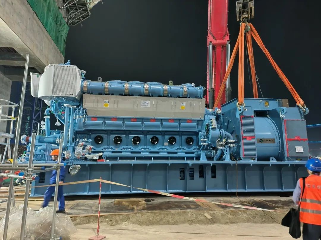 陆丰核电5号机组首台应急柴油发电机组顺利引入就位