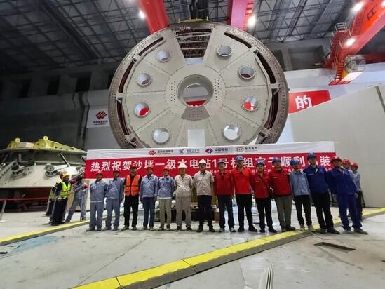 沙坪一级水电站首台机组定子吊装完成