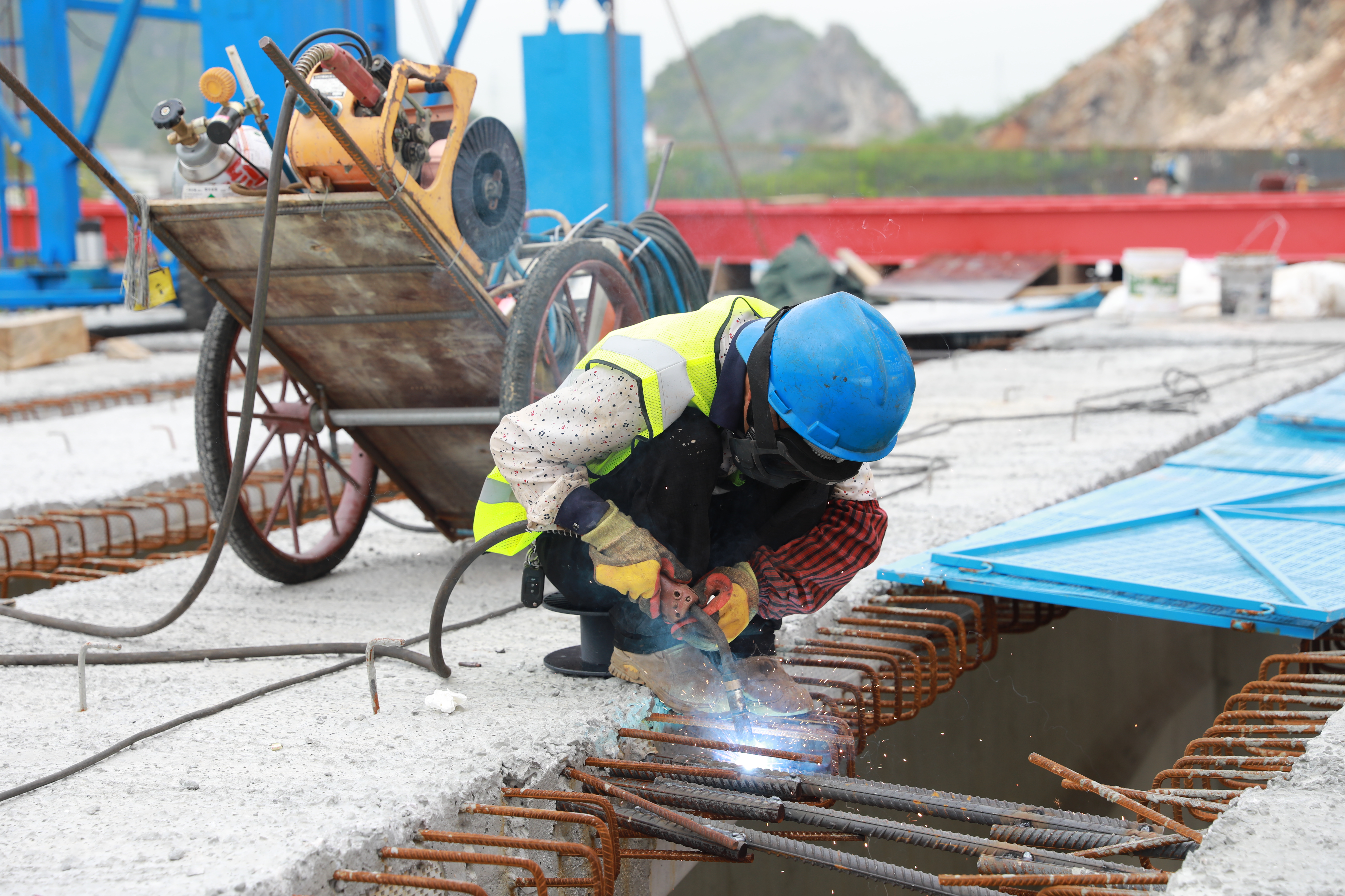 横钦高速公路项目公司启动劳动竞赛