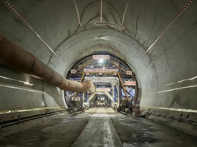 设计时速350公里！这条高铁最大断面隧道贯通