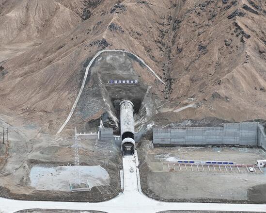 青海格尔木南山口抽水蓄能电站通风兼安全洞明洞衬砌施工顺利完成