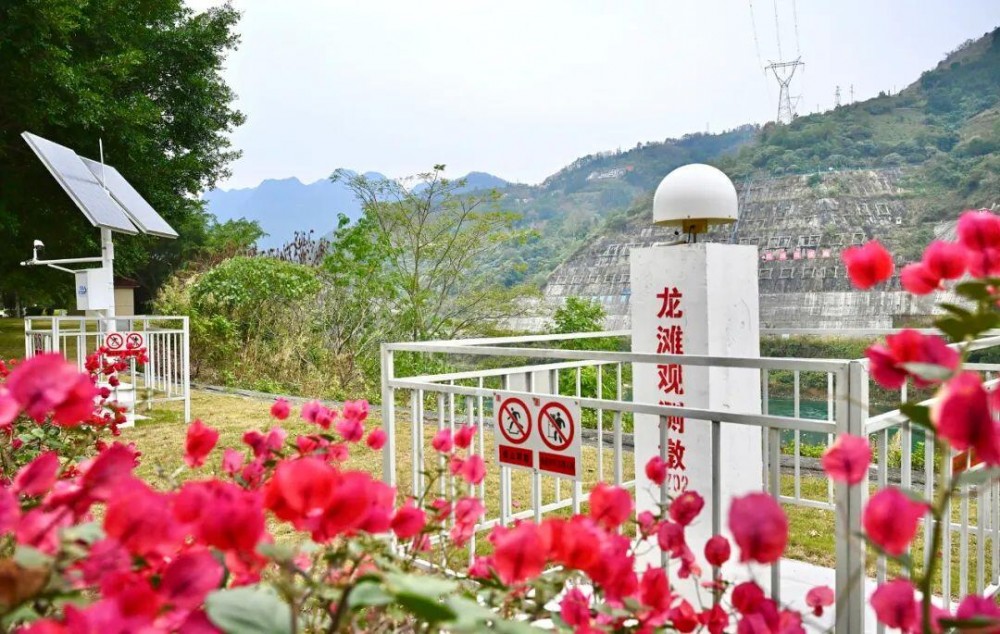 龙滩水电站大坝北斗变形监测项目正式投入运行