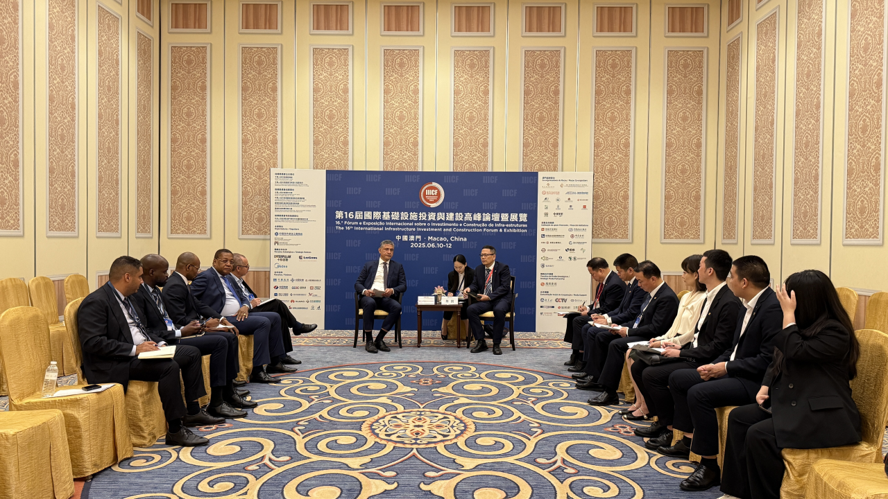 陈刚在澳门拜会安哥拉能源水利部部长若昂·博尔热斯