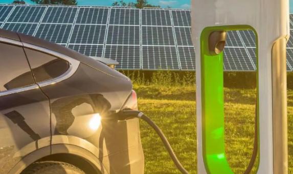 乌兹别克斯坦加速绿色转型 电动汽车与可再生能源齐头并进