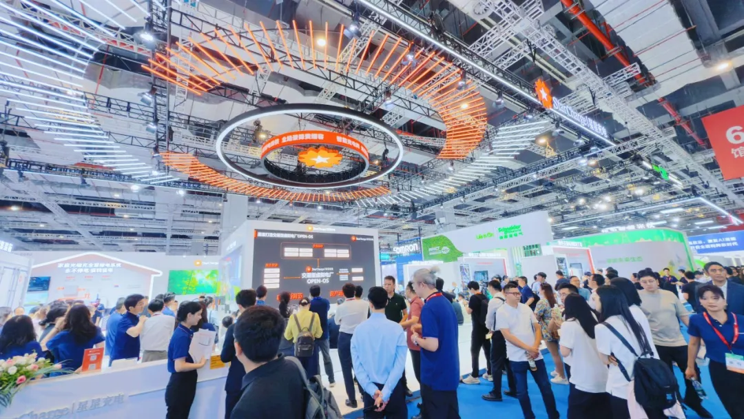 星星充电SNEC 2025重磅发布2.5MW/5MWh组串式储能系统，引领高集成新标杆