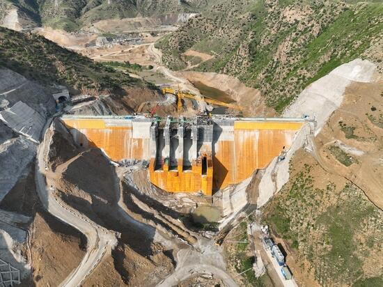 河北尚义抽水蓄能电站下水库拦河坝全面封顶