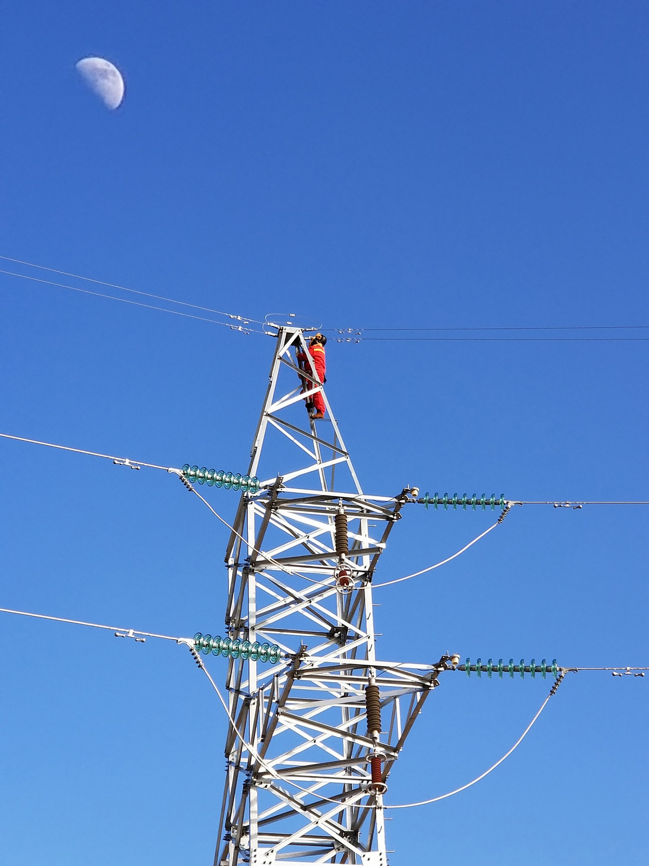 【工人日报客户端】“独舞”“双人舞”“三人舞”......他们在云端翩翩起舞
