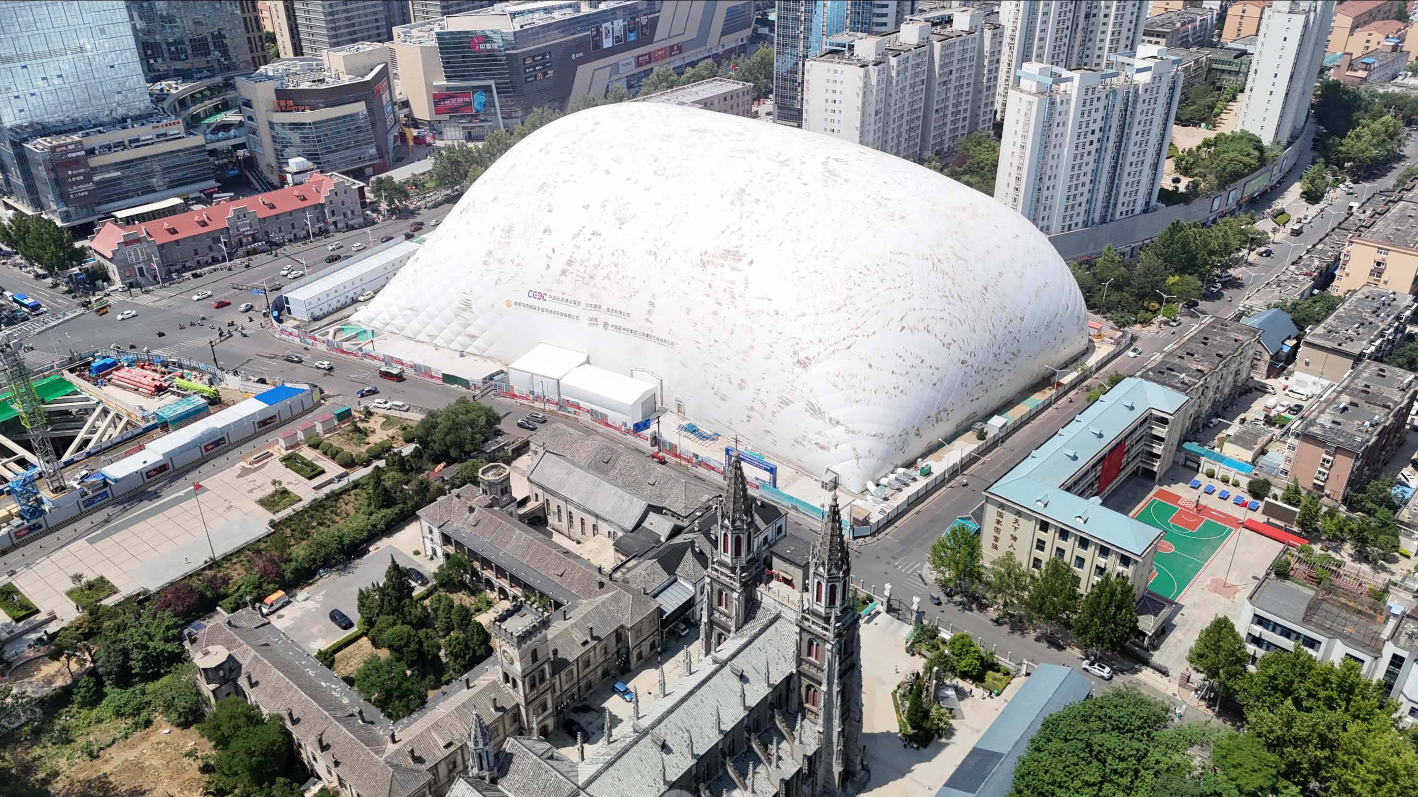 济南市洪楼TOD城市更新项目基坑气膜正式投用