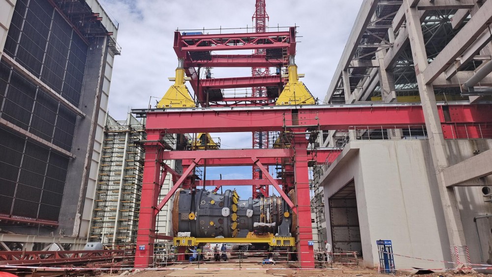 中国能建浙江院勘察设计、浙江火电施工的国能安吉梅溪2×9H级燃机新建工程项目一号燃机吊装完成