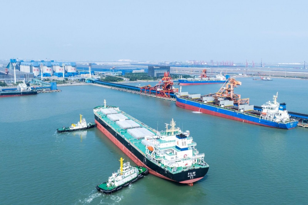全国最大煤炭下水港煤炭进出港量破亿吨