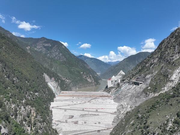 水电七局承建的世界第一高坝四川大渡河双江口水电站大坝填筑量突破3500万方