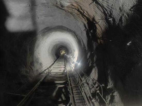 国网新源浙江磐安抽水蓄能电站1号引水下斜井顺利贯通