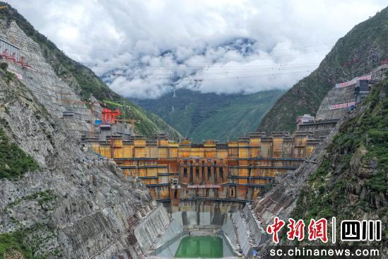 【中国新闻网】叶巴滩“绿电引擎”耀动金沙江