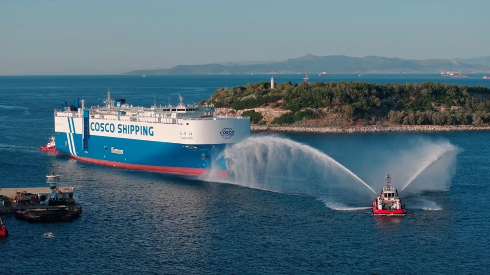 中远海运汽车船旗舰首航希腊比港 开启中欧绿色航运新征程