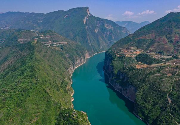 今年1—6月，三峡枢纽通过量达8307.7万吨，同比增长10.4%