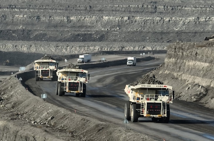 扎哈淖尔露天煤矿：“乌金滚滚”遇见“绿色变革”