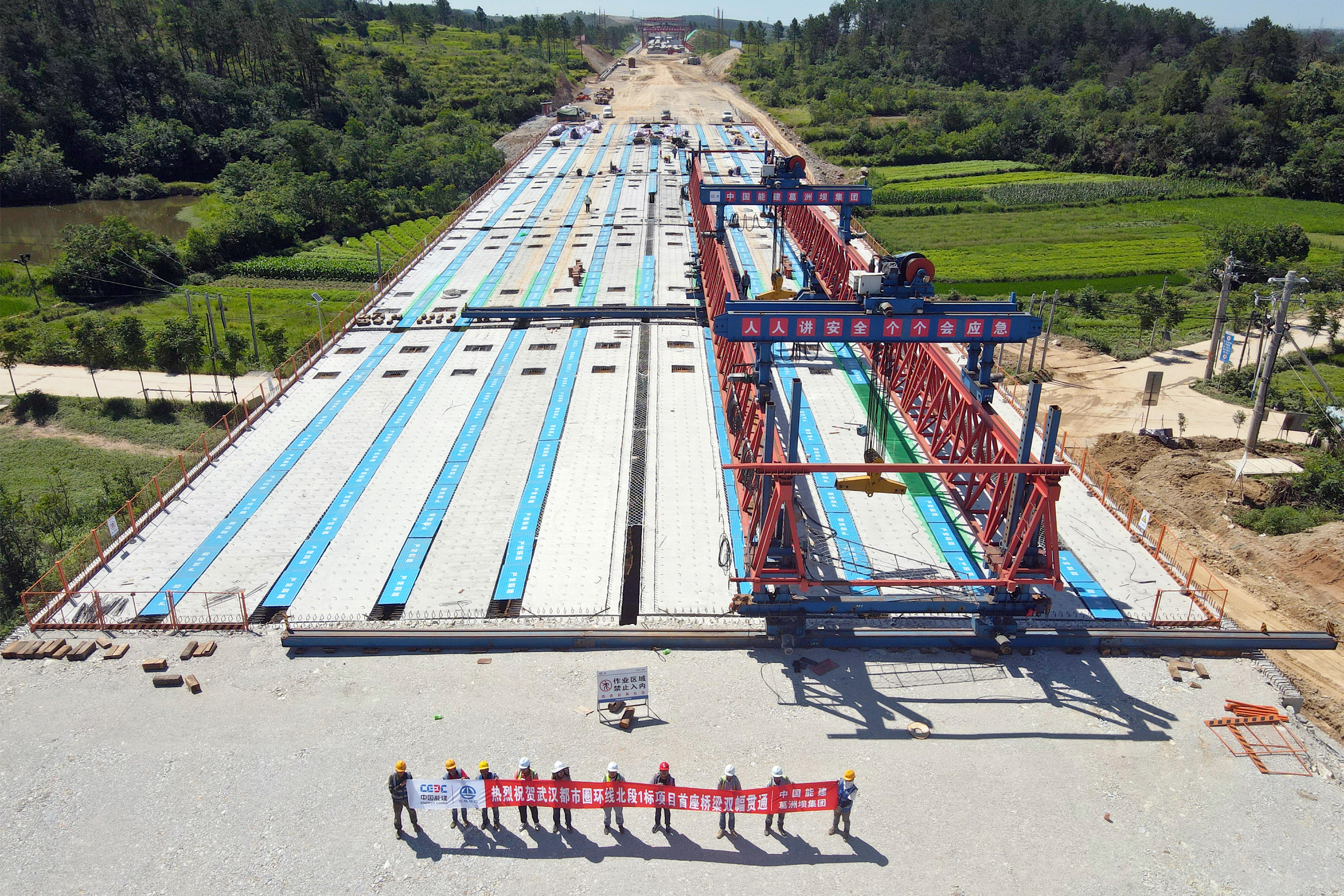 武汉都市圈环线主线首座桥梁双幅贯通