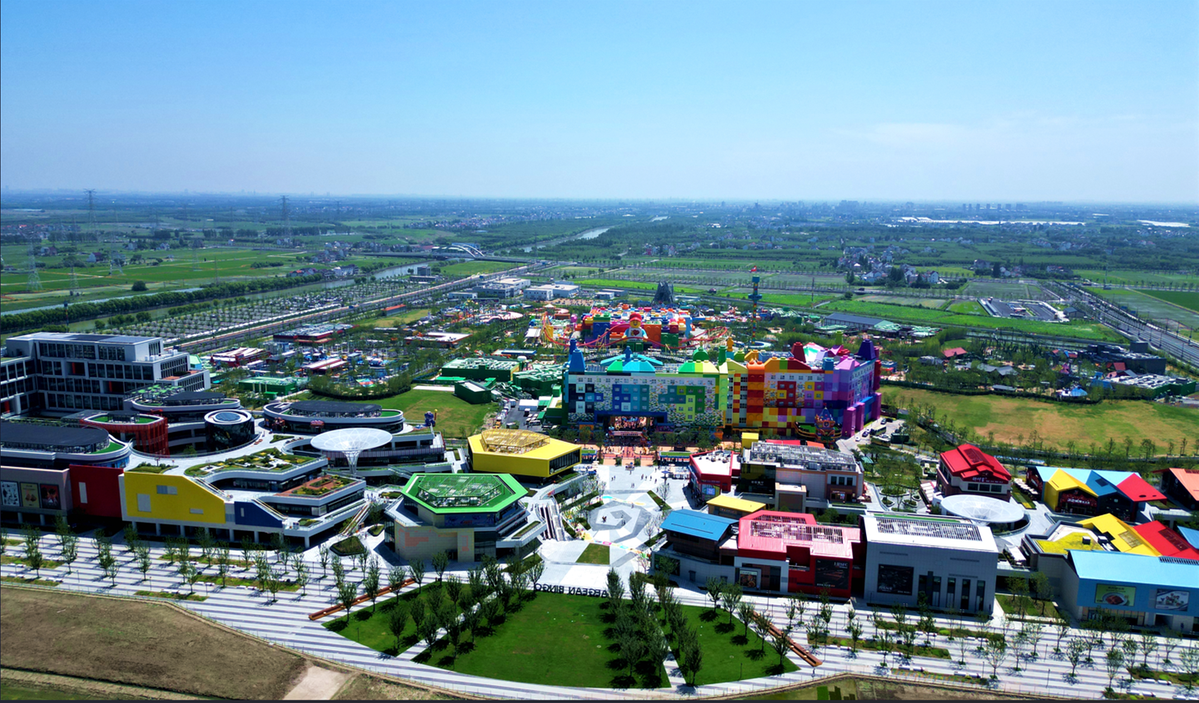 【中国日报网】同步乐园心跳！上海乐高乐园度假区主题商业街盛大启幕