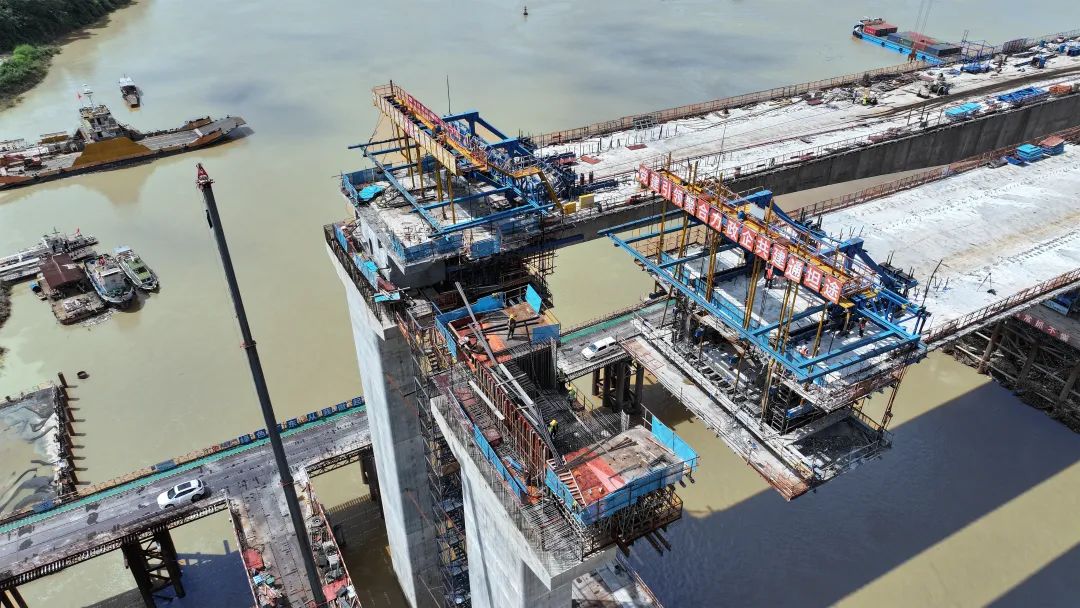 【肇庆+】九月底实现左右幅贯通！西江这条大桥最新进展