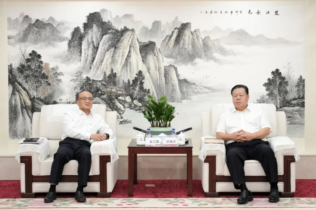 中国航油集团公司党委书记、董事长申兆军会见延长石油党委书记、董事长张恺颙