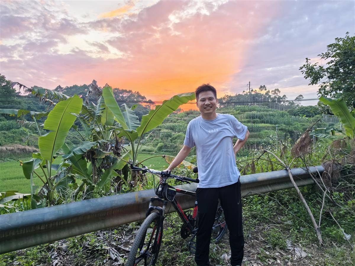 【湖北日报】父亲献血359次  儿子又捐献造血干细胞   杨家父子兑现  “一起救人”特殊约定