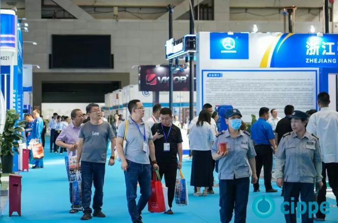 2025新疆国际石油和化工技术装备展今日开幕！500+名企云集共创丝路中亚能源新走廊！