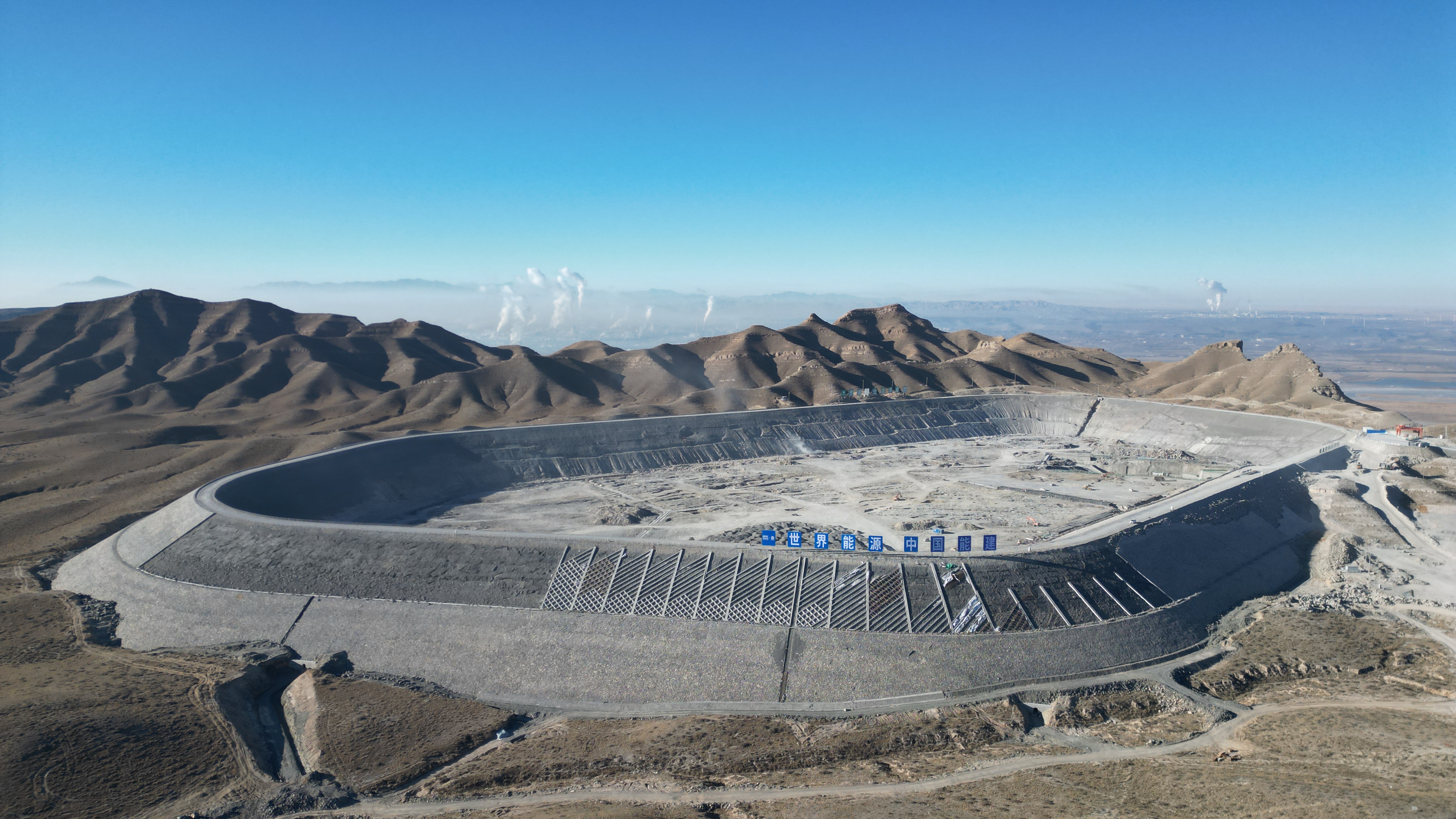 乌海抽水蓄能电站上水库引水事故闸门井上室底板开仓