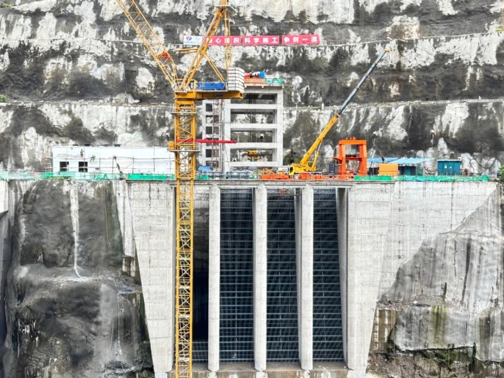 印尼巴塘水电站大坝项目金属结构安装主体工程完成