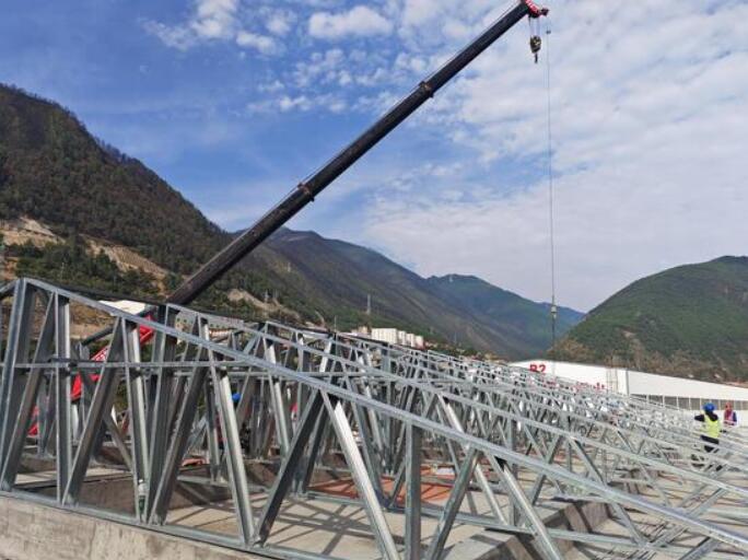 两河口水电站项目白孜仓库铝镁锰板屋顶正式开工