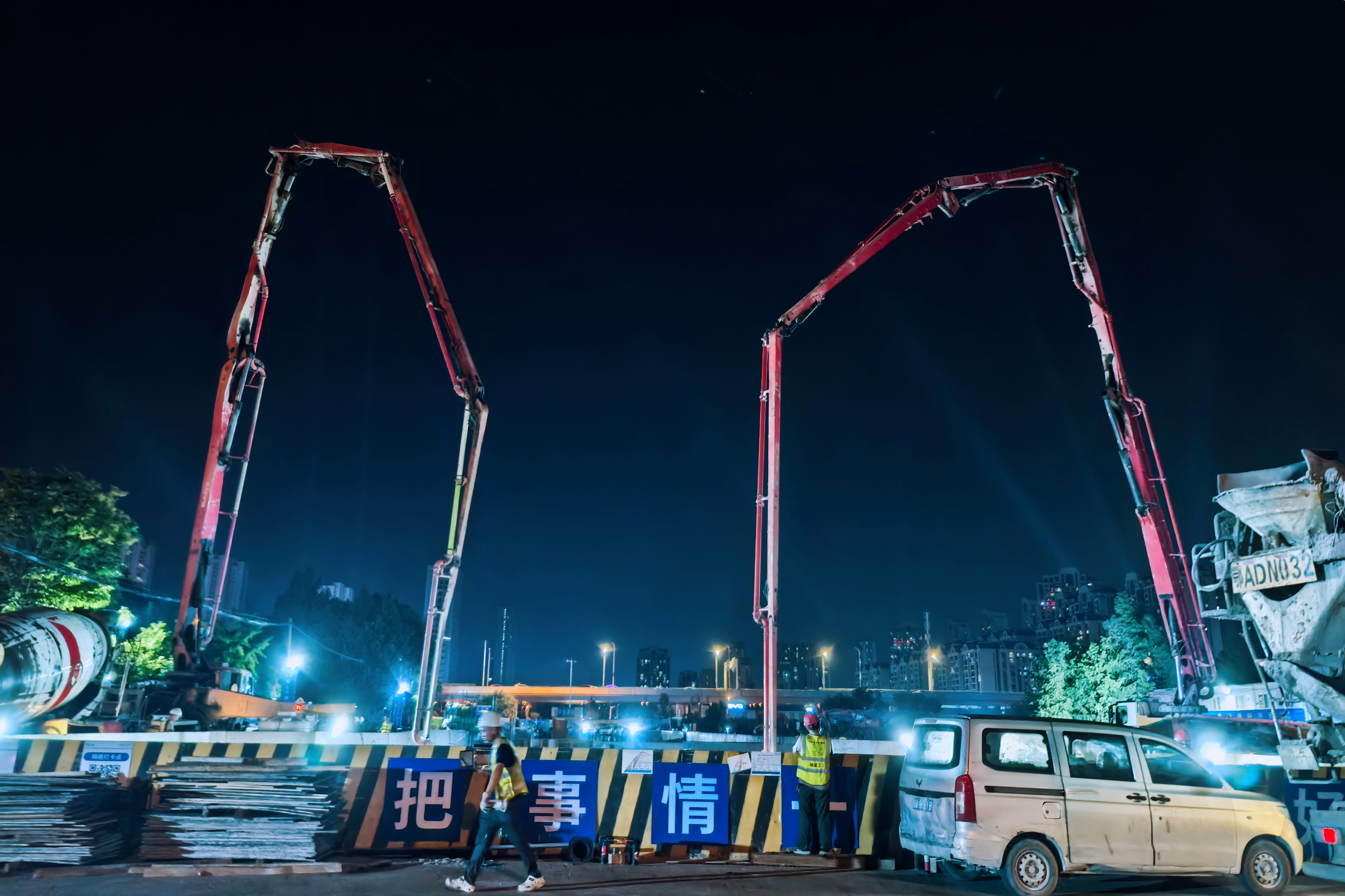 武汉轨道交通11号线四期首个车站全面封顶