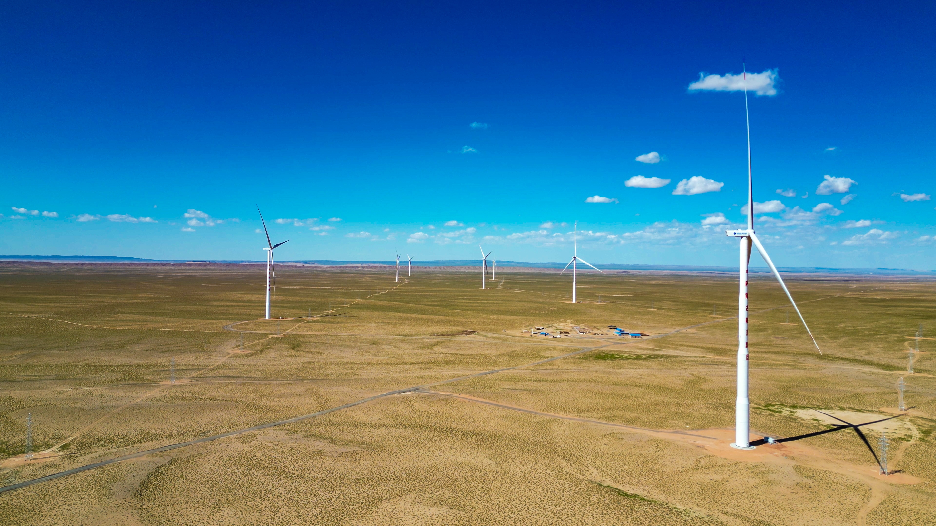 内蒙古能源阿拉善右旗100万千瓦风储基地保障性项目三标段实现全容量并网投运