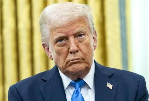 特朗普：美国将对芯片和半导体征收约100%的关税