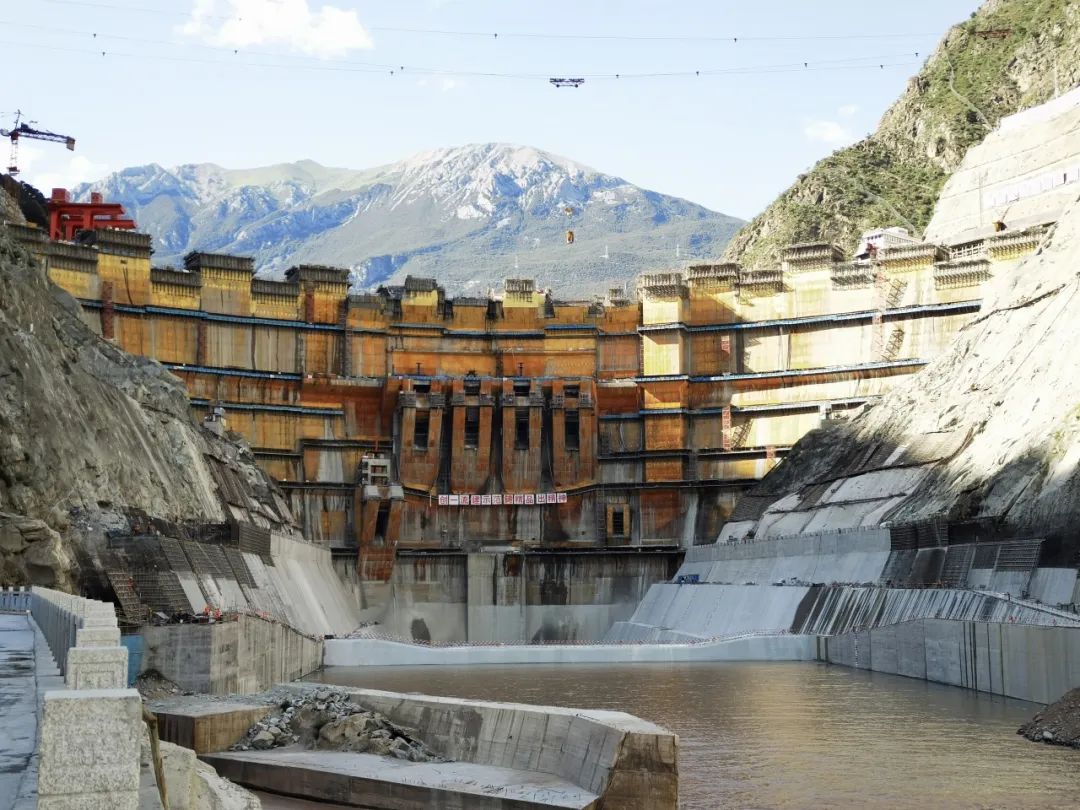 202.5米！国内在建海拔最高双曲拱坝浇筑新突破