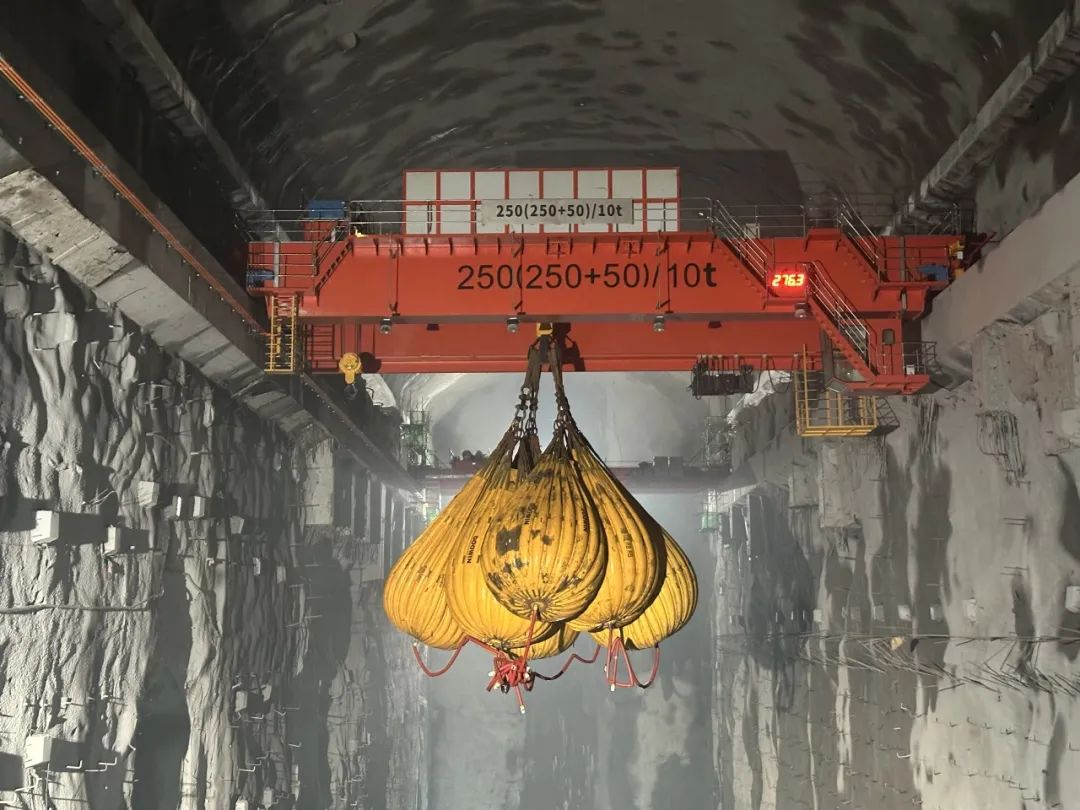 安徽石台抽水蓄能电站主厂房250吨桥机及岩壁吊车梁负荷试验圆满完成