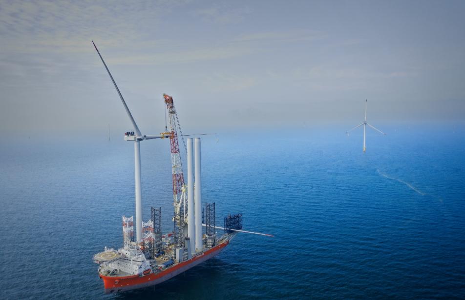 波兰首个海上风电场五台涡轮机已安装完毕