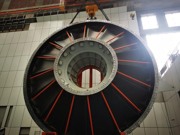 枕头坝二级电站3号机组导水机构吊装