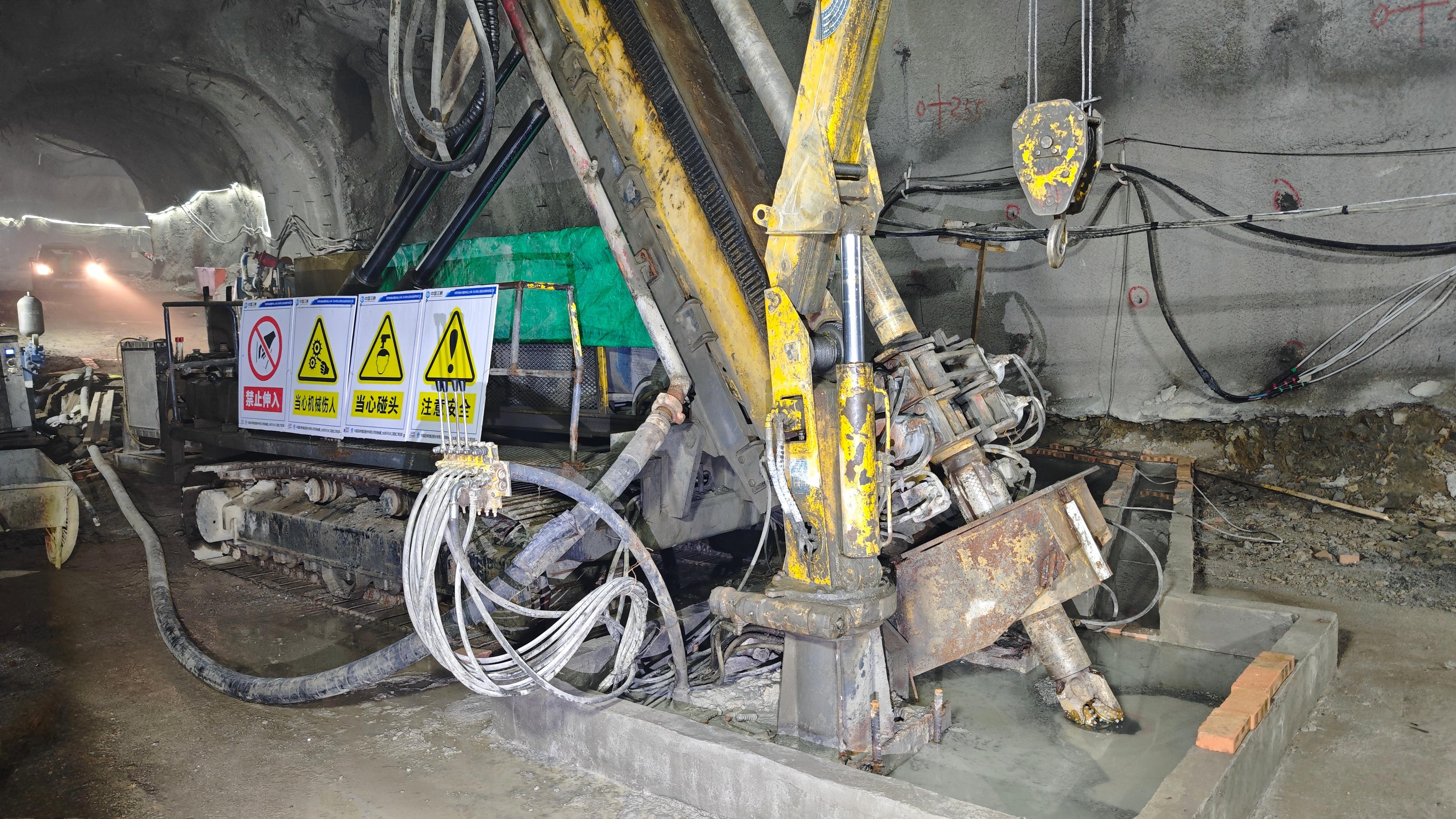 张掖抽水蓄能电站项目上斜井定向钻开钻