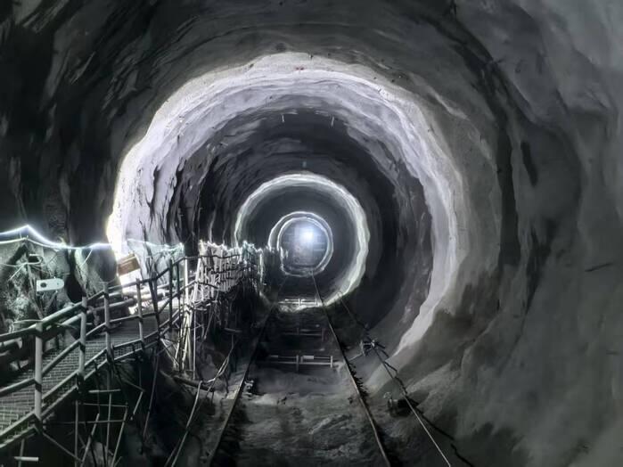 景宁抽水蓄能电站1号引水下斜井顺利贯通