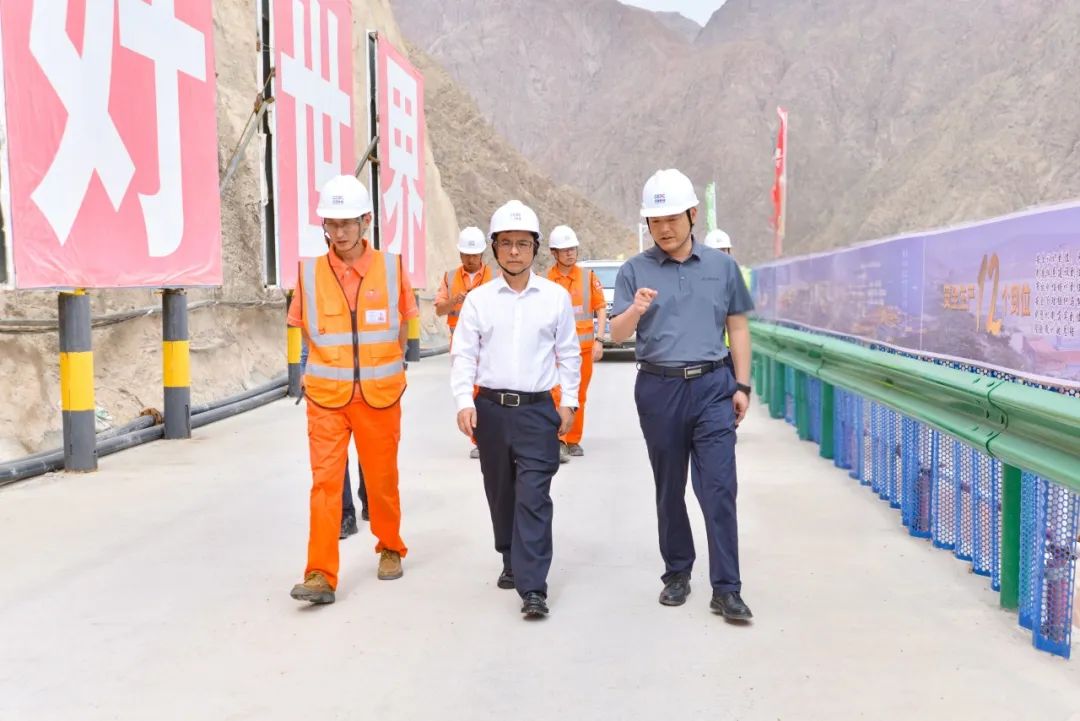 葛洲坝集团胡德明赴新疆大石峡水利枢纽工程调研