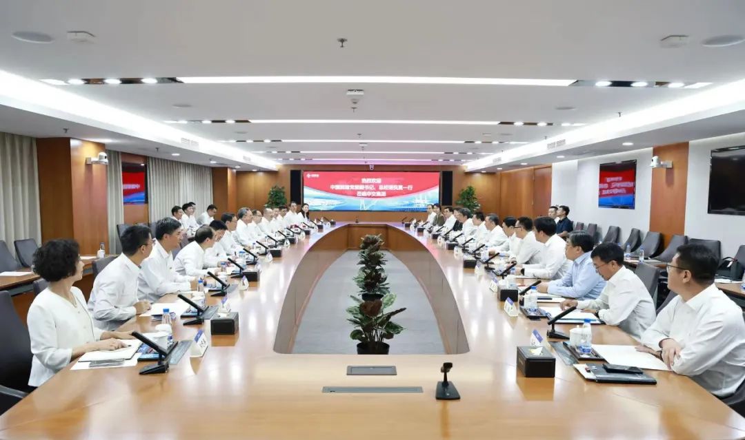 倪真与中交集团党委书记、董事长宋海良会谈并见证签署战略合作协议