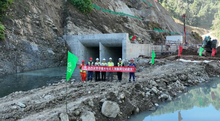 所罗门群岛最大水电站成功截流