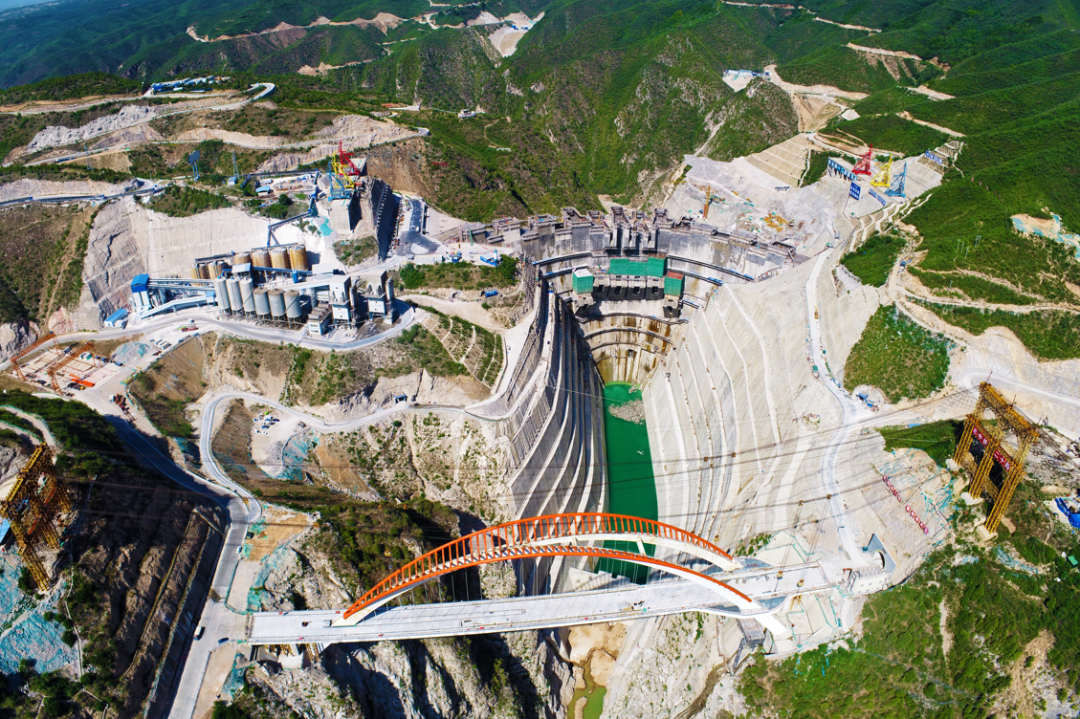 陕西东庄水利枢纽工程大坝8个坝段封顶