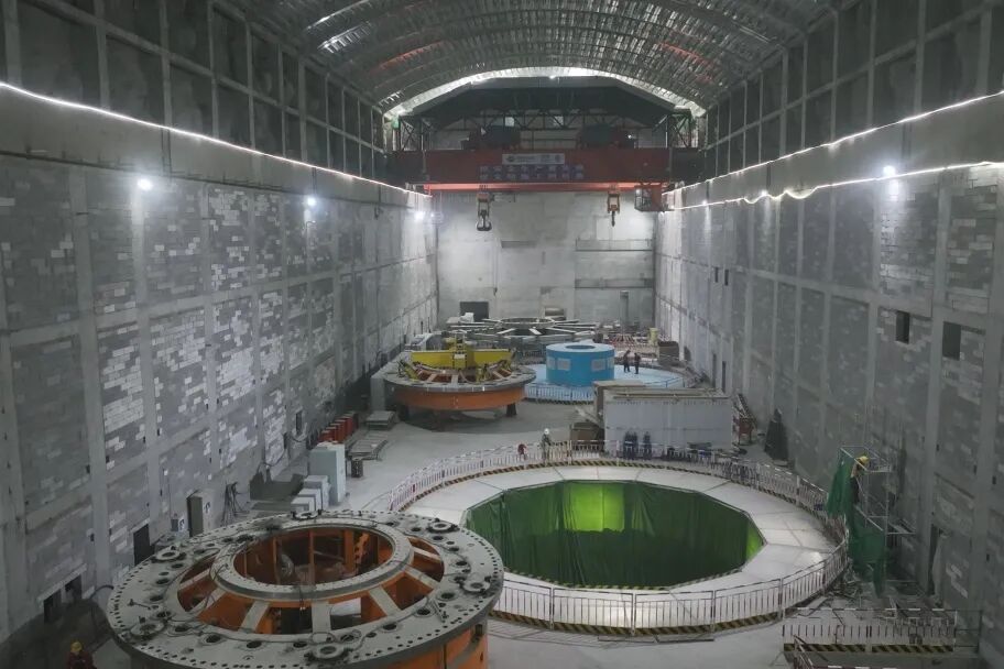 大渡河双江口水电站首台机组主体结构安装完成